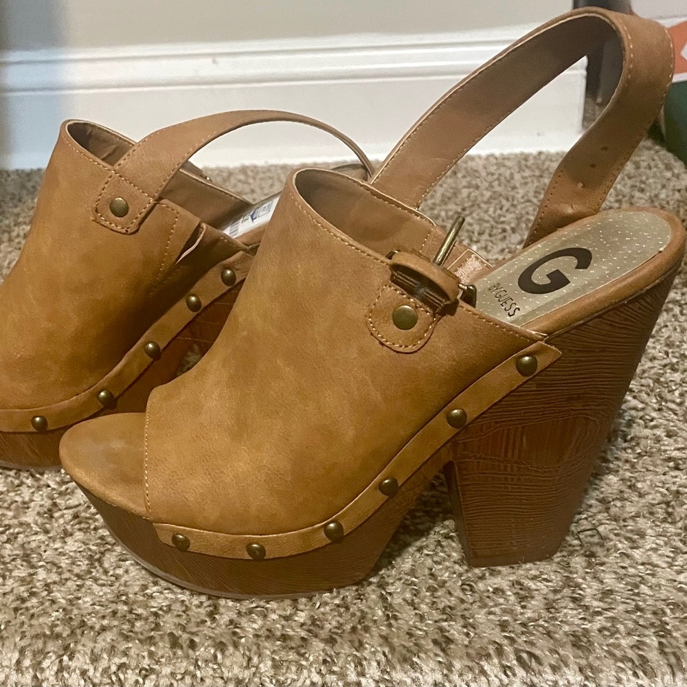 NWOT Guess Clogs